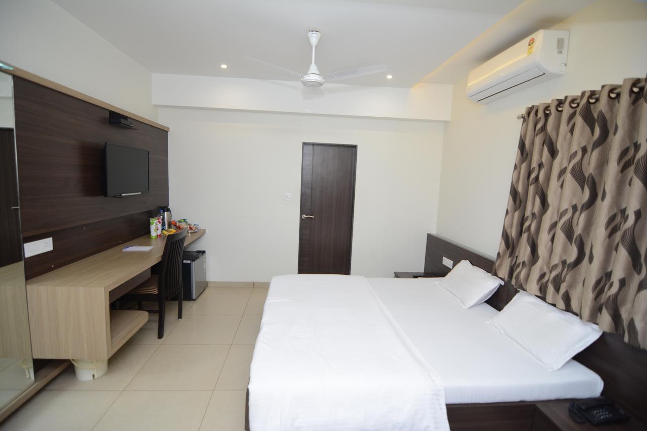 Hotel Kirti Jāmnagar Dış mekan fotoğraf