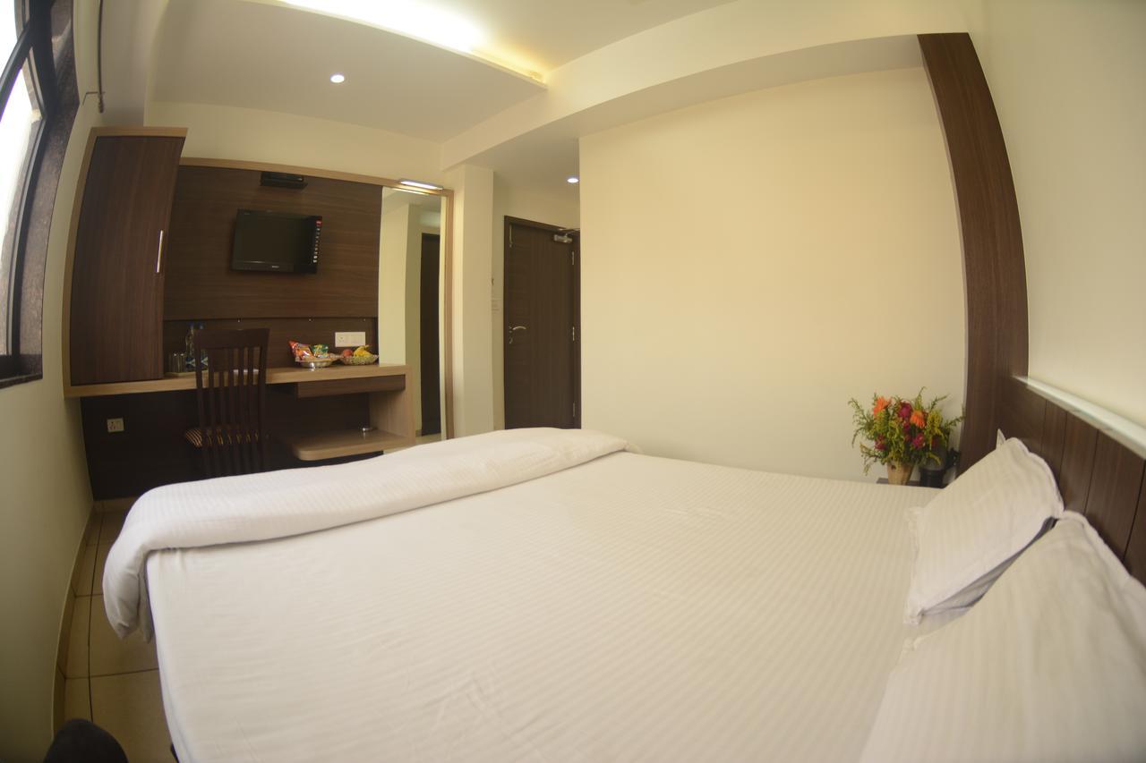 Hotel Kirti Jāmnagar Dış mekan fotoğraf
