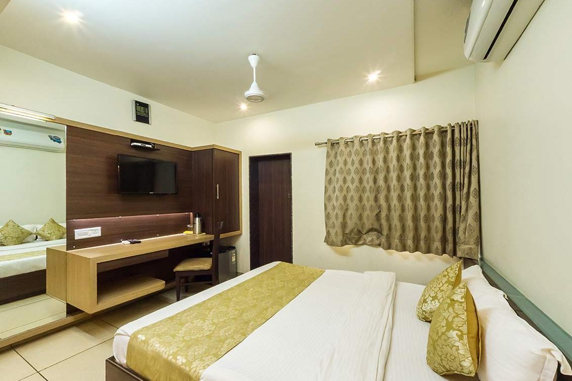 Hotel Kirti Jāmnagar Dış mekan fotoğraf