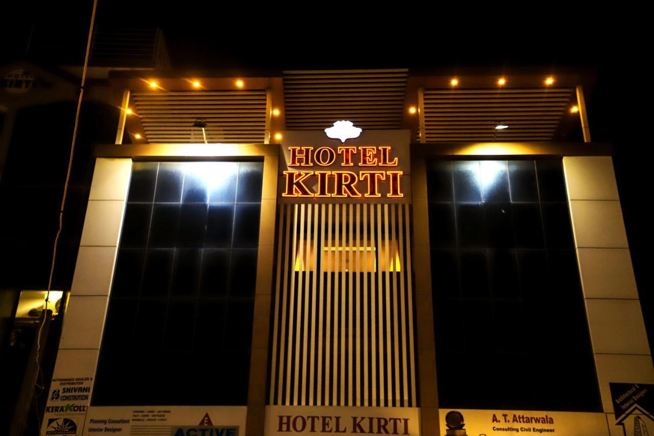 Hotel Kirti Jāmnagar Dış mekan fotoğraf